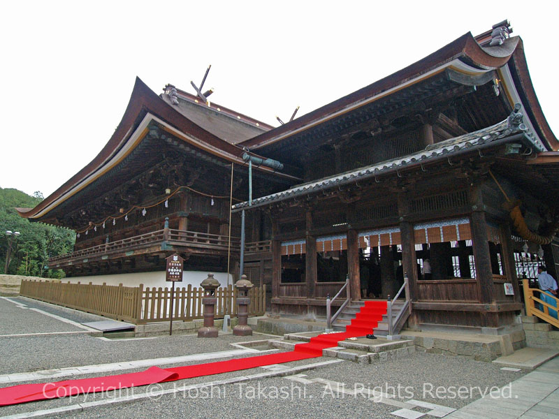 吉備津神社の本殿・拝殿