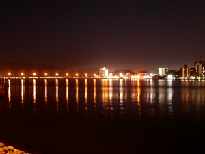 松浦川に映る唐津の夜景