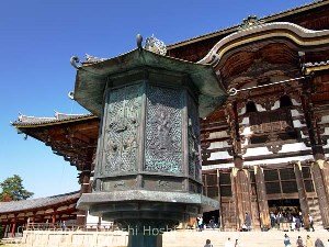 東大寺の金銅八角燈籠