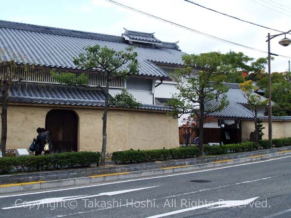 名勝大乗院庭園文化館の築地塀