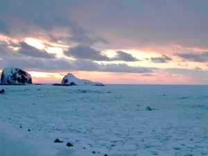 流氷に覆われたオホーツクの海