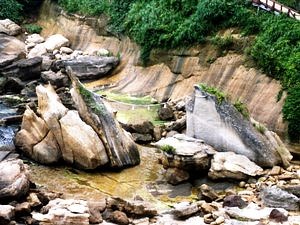 義経一太刀岩と弁慶二太刀岩