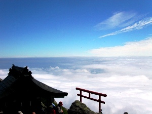 岩木山神社の社と鳥居