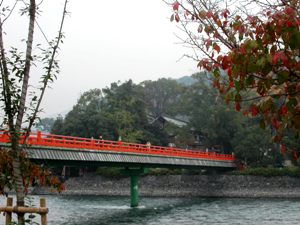 宇治川に架かる朝霧橋