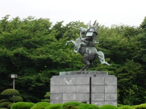 日本屈指の騎馬像