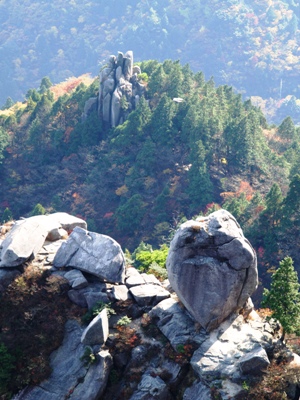 大黒岩と鷹見岩