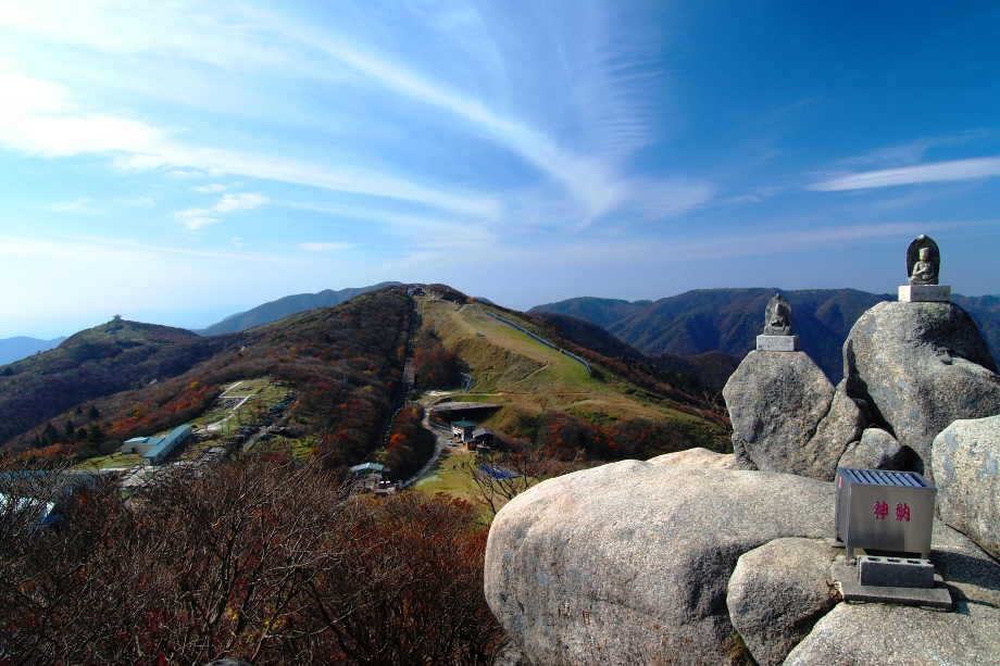 朝陽台から見る御在所岳頂上