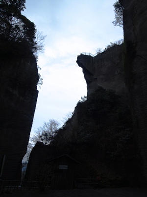 下から見上げた地獄のぞき