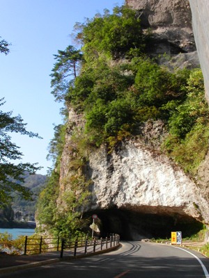 青の洞門のトンネル入口