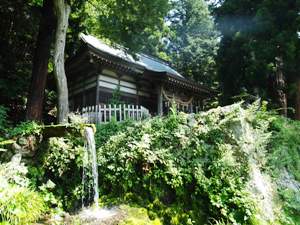 大滝湧水と大滝神社