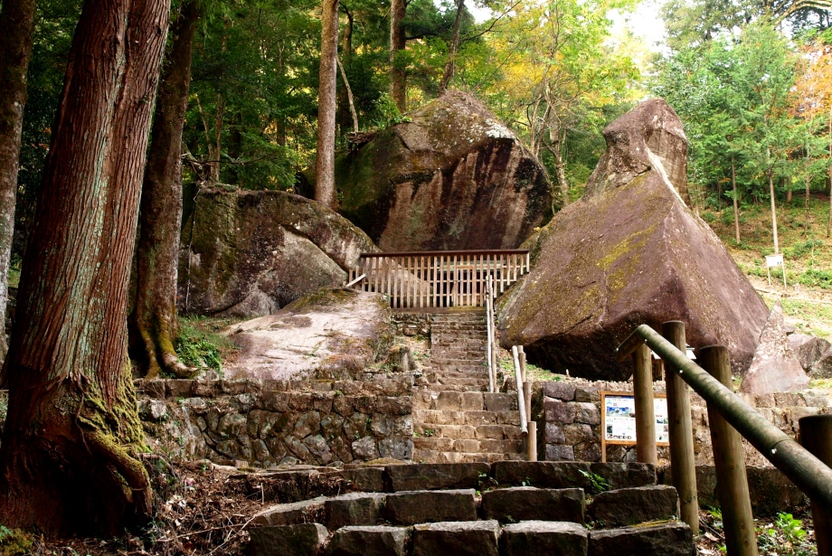 岩屋岩蔭遺跡の巨石群