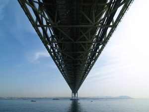 明石海峡大橋の真下