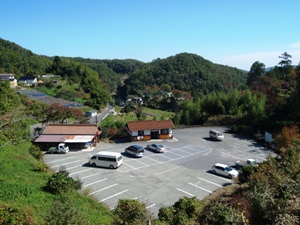 駐車場からのアプローチ