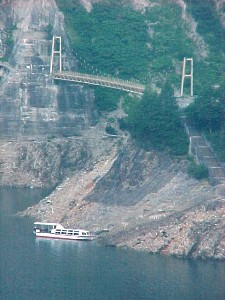 カンパ谷吊り橋