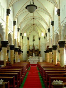 聖フランシスコ・ザビエル記念聖堂 内部