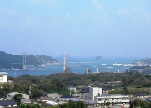 名護屋城跡からの望む呼子大橋