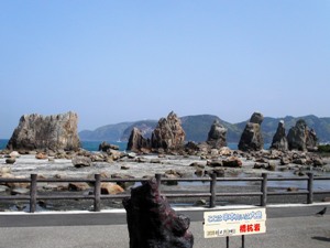 橋杭岩