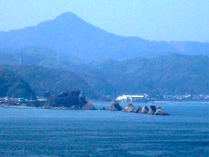 紀伊大島から見た橋杭岩