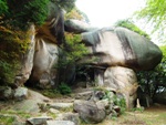 鬼の差し上げ岩