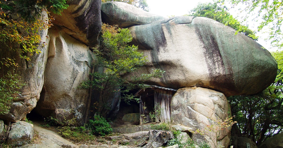 鬼の差し上げ岩 --- 岡山県観光ガイド『名勝・史跡☆百景』